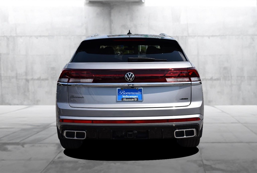 Volkswagen Atlas Cross Sport Vehicle Full-screen Gallery Image 6