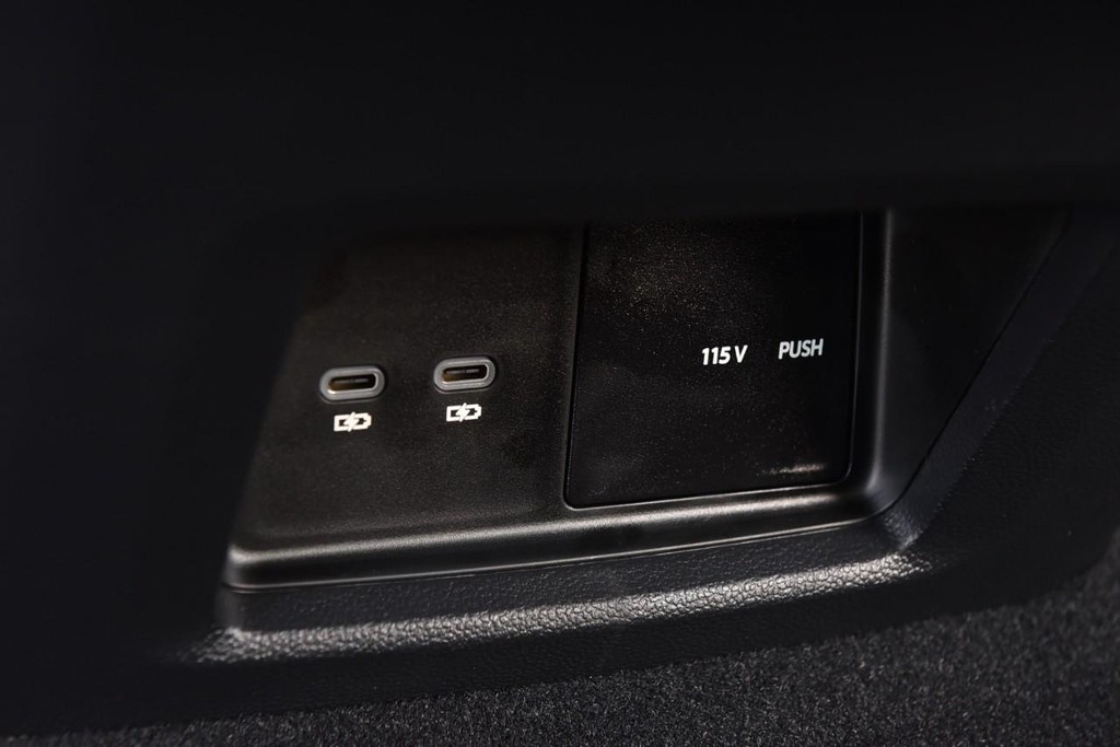 Volkswagen Atlas Cross Sport Vehicle Full-screen Gallery Image 24