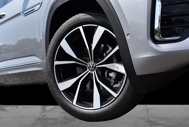 Volkswagen Atlas Cross Sport Vehicle Image 03