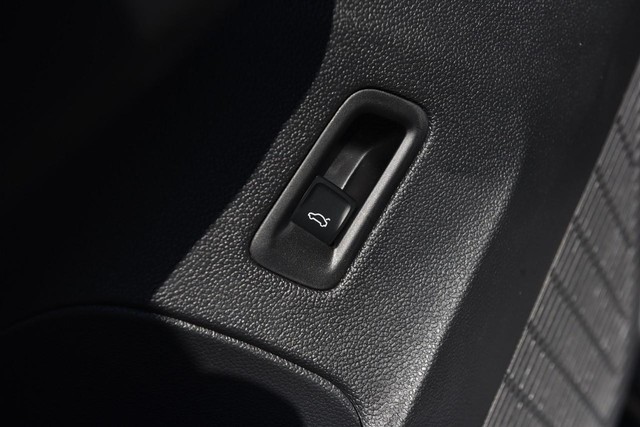 Volkswagen Atlas Cross Sport Vehicle Image 09