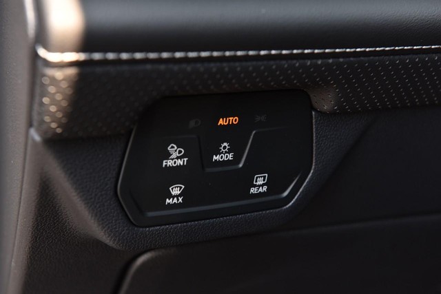 Volkswagen Atlas Cross Sport Vehicle Image 11
