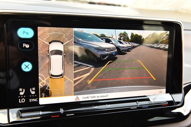 Volkswagen Atlas Cross Sport Vehicle Image 13