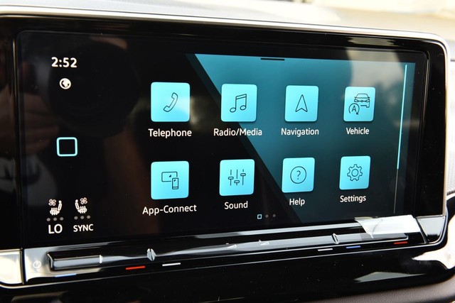 Volkswagen Atlas Cross Sport Vehicle Image 14