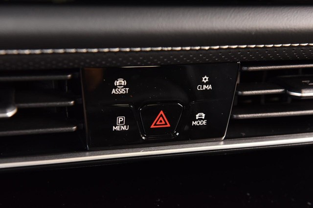 Volkswagen Atlas Cross Sport Vehicle Image 15