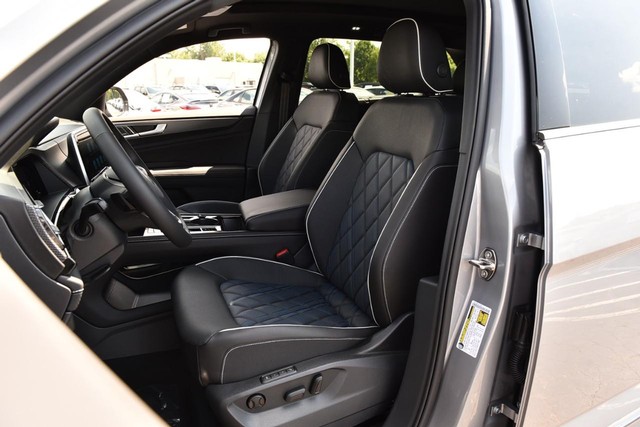 Volkswagen Atlas Cross Sport Vehicle Image 19