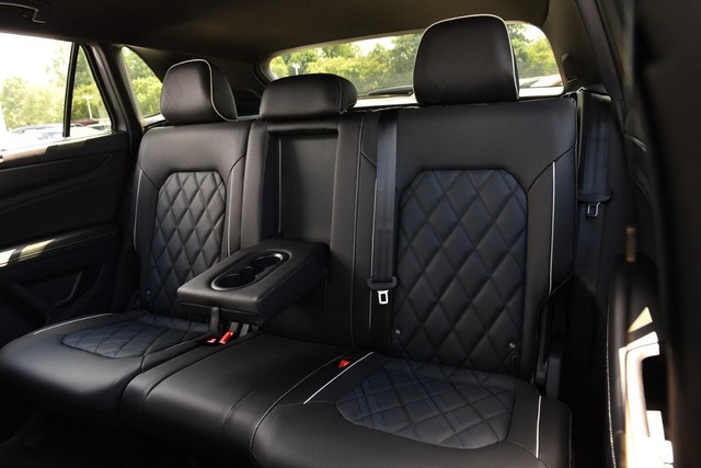 Volkswagen Atlas Cross Sport Vehicle Image 22