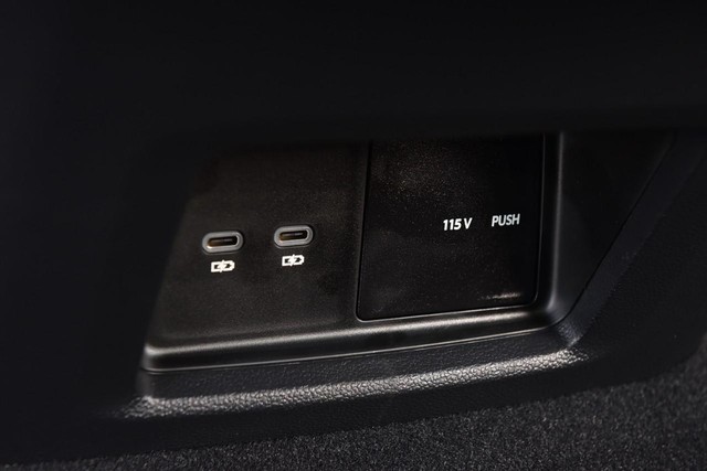 Volkswagen Atlas Cross Sport Vehicle Image 24