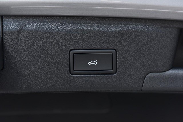 Volkswagen Atlas Cross Sport Vehicle Image 26