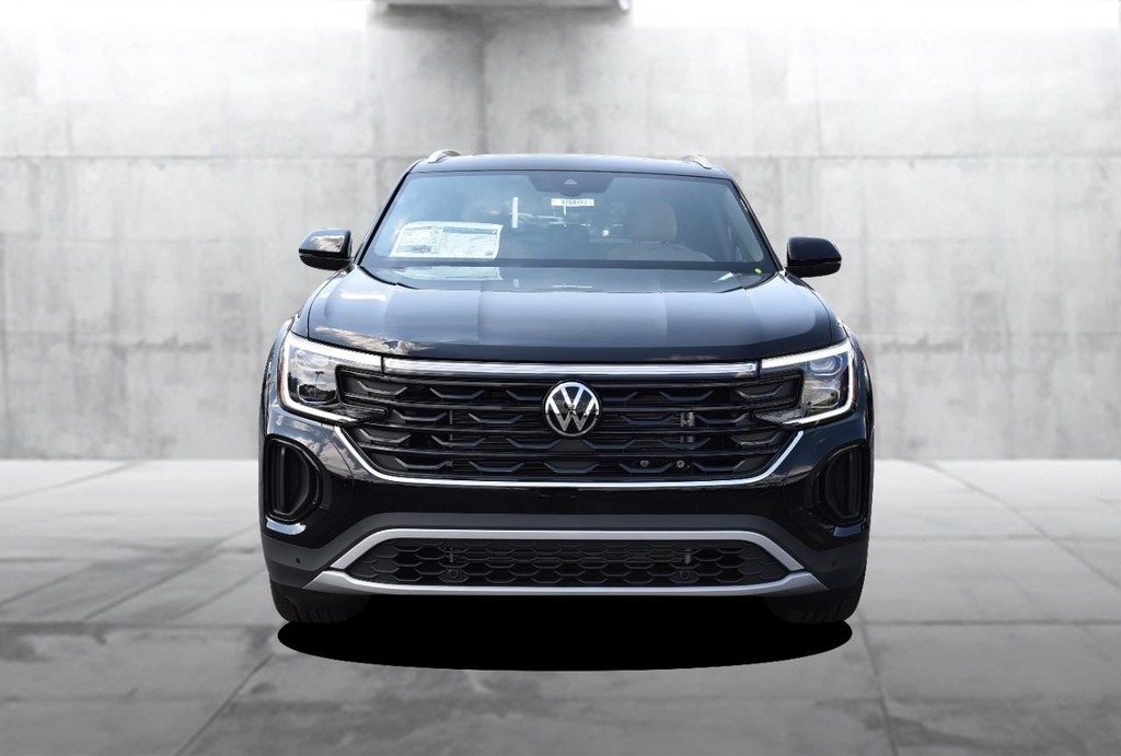 Volkswagen Atlas Cross Sport Vehicle Full-screen Gallery Image 4