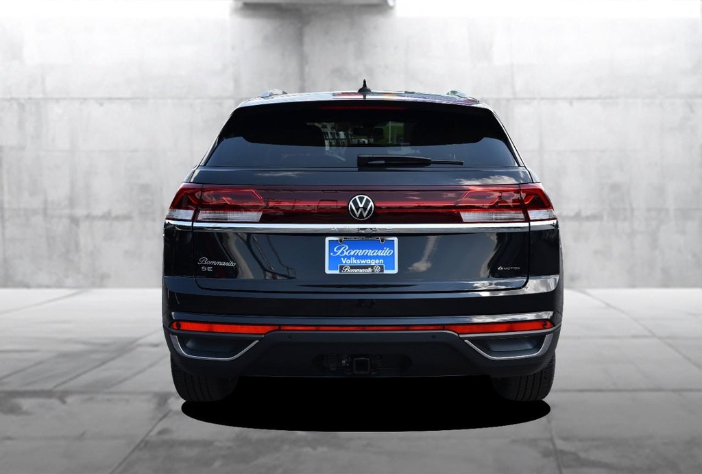 Volkswagen Atlas Cross Sport Vehicle Full-screen Gallery Image 6