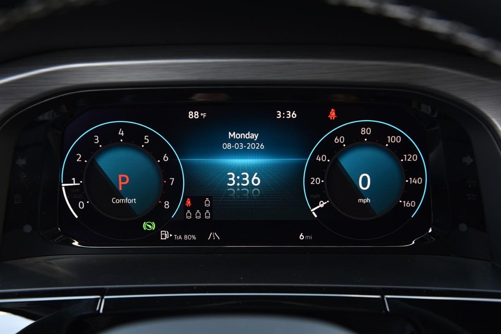 Volkswagen Atlas Cross Sport Vehicle Full-screen Gallery Image 12