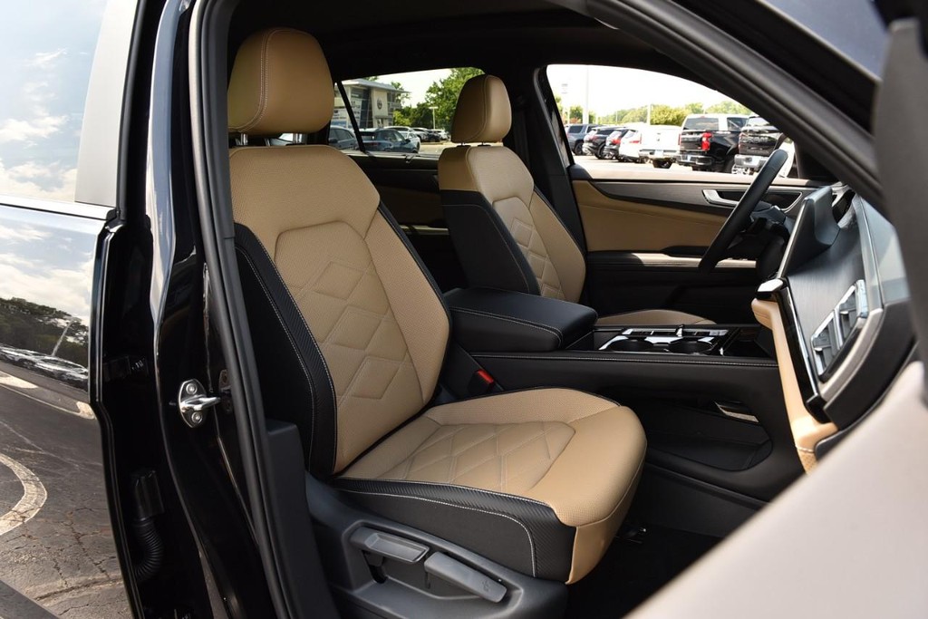 Volkswagen Atlas Cross Sport Vehicle Full-screen Gallery Image 20
