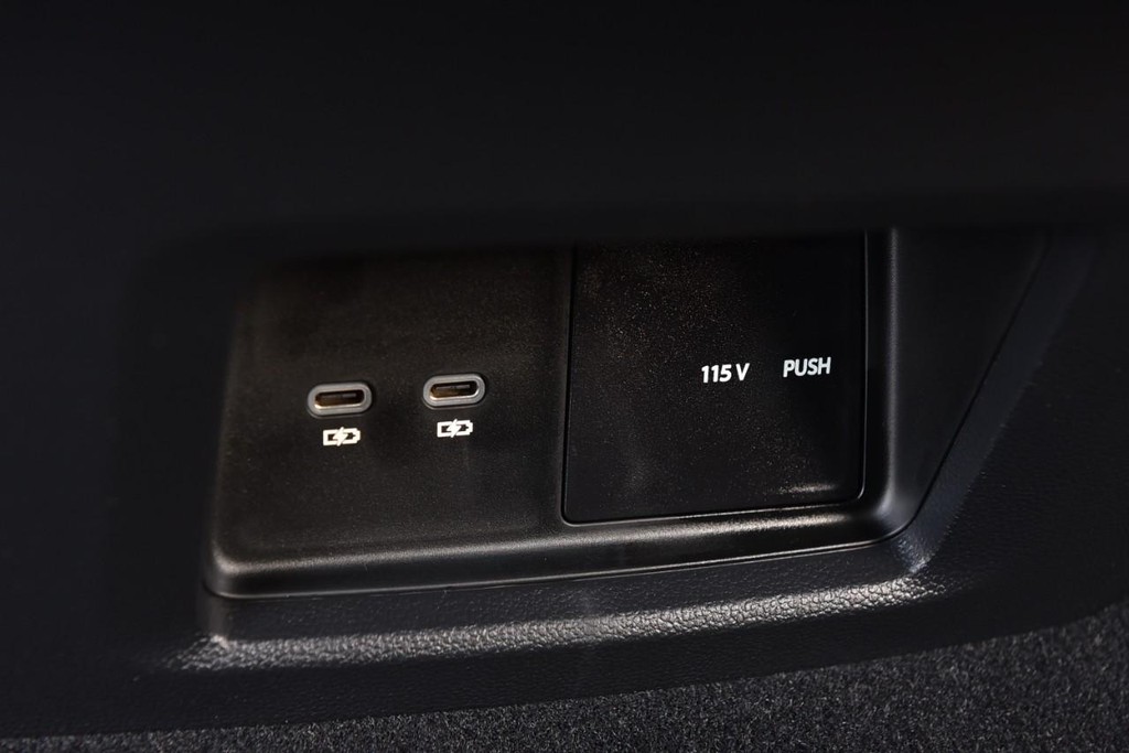 Volkswagen Atlas Cross Sport Vehicle Full-screen Gallery Image 24