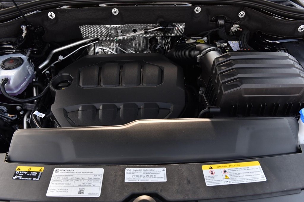 Volkswagen Atlas Cross Sport Vehicle Full-screen Gallery Image 27