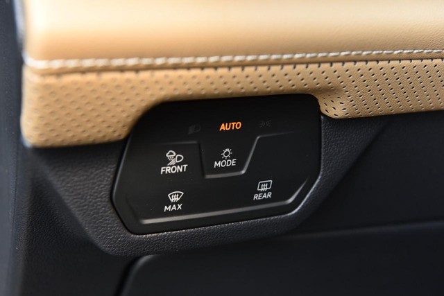 Volkswagen Atlas Cross Sport Vehicle Image 11