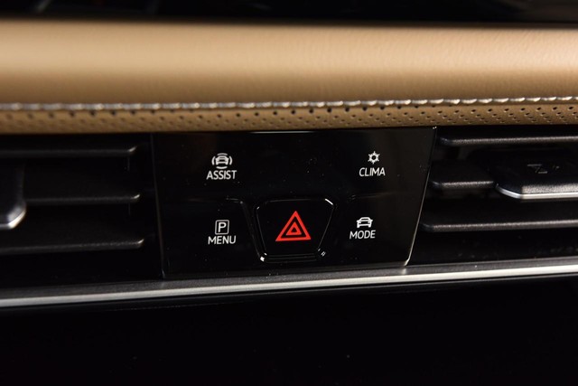 Volkswagen Atlas Cross Sport Vehicle Image 15