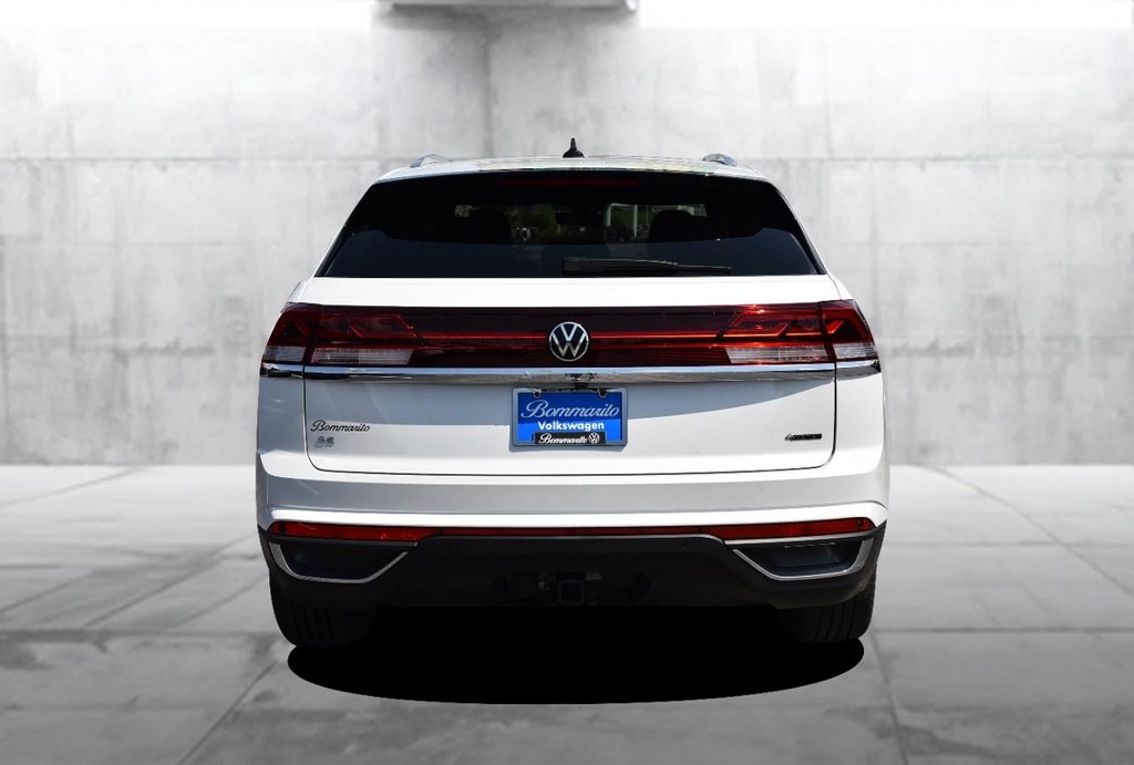 Volkswagen Atlas Cross Sport Vehicle Full-screen Gallery Image 6