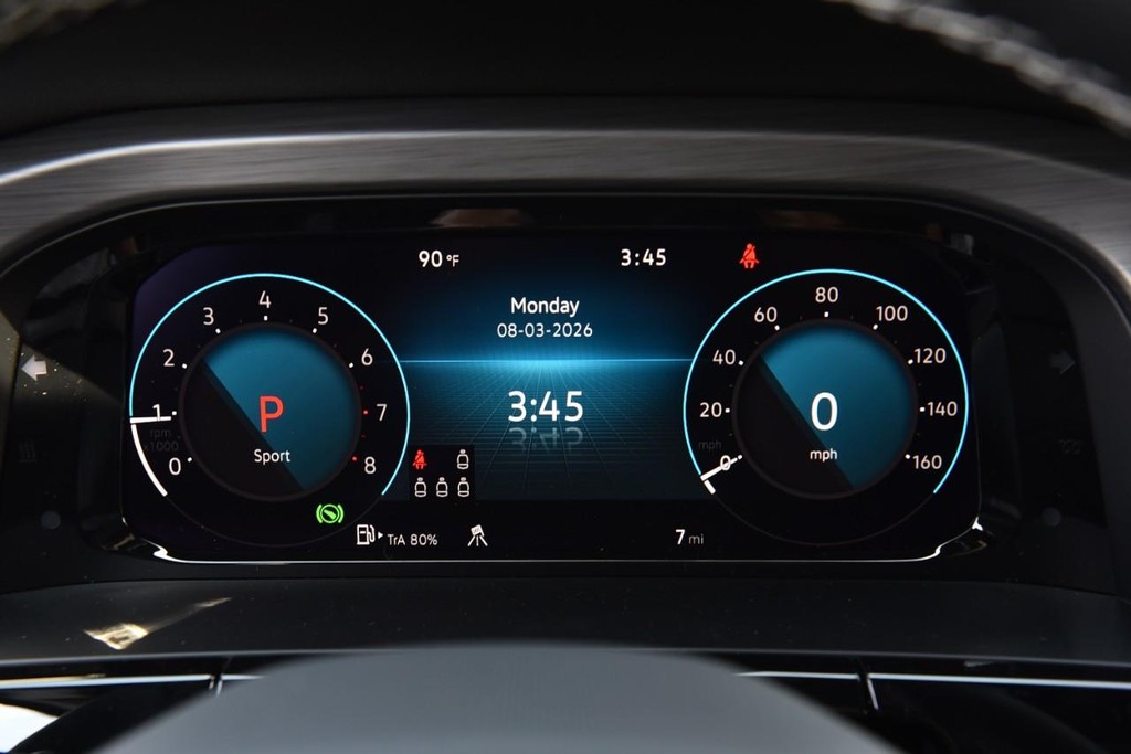 Volkswagen Atlas Cross Sport Vehicle Full-screen Gallery Image 12