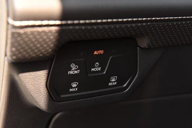 Volkswagen Atlas Cross Sport Vehicle Image 11