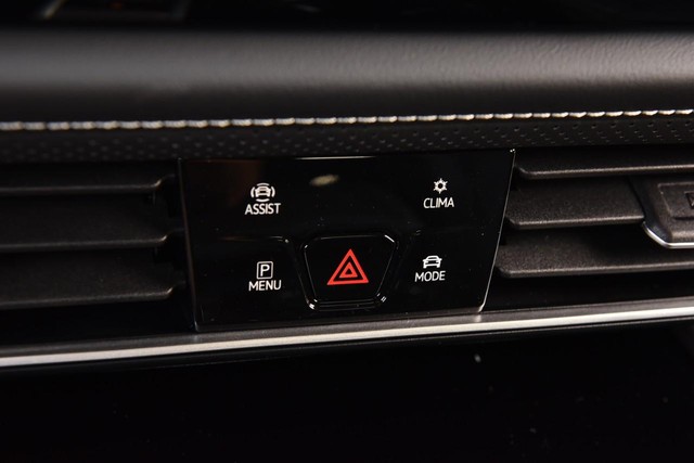 Volkswagen Atlas Cross Sport Vehicle Image 15