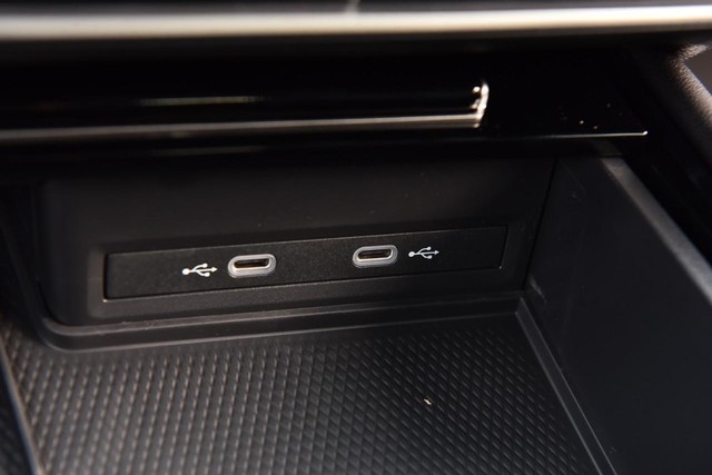 Volkswagen Atlas Cross Sport Vehicle Image 16