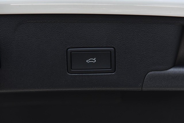 Volkswagen Atlas Cross Sport Vehicle Image 26