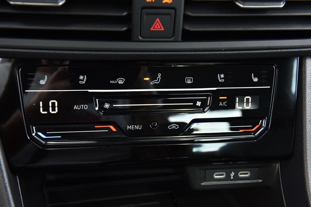 Volkswagen Jetta GLI Vehicle Full-screen Gallery Image 15