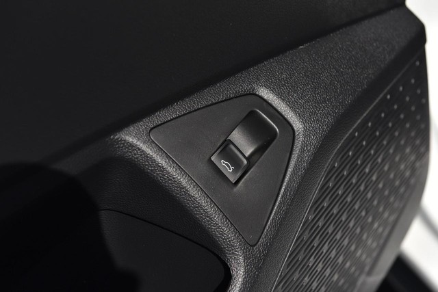 Volkswagen Jetta GLI Vehicle Image 09
