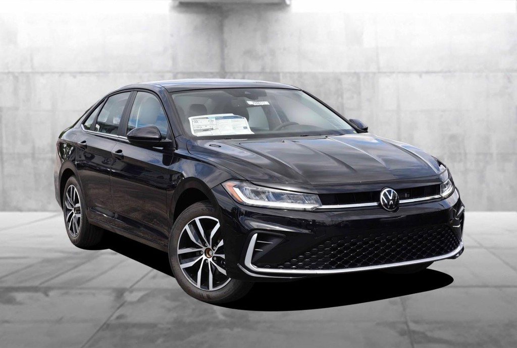 Volkswagen Jetta Vehicle Full-screen Gallery Image 2