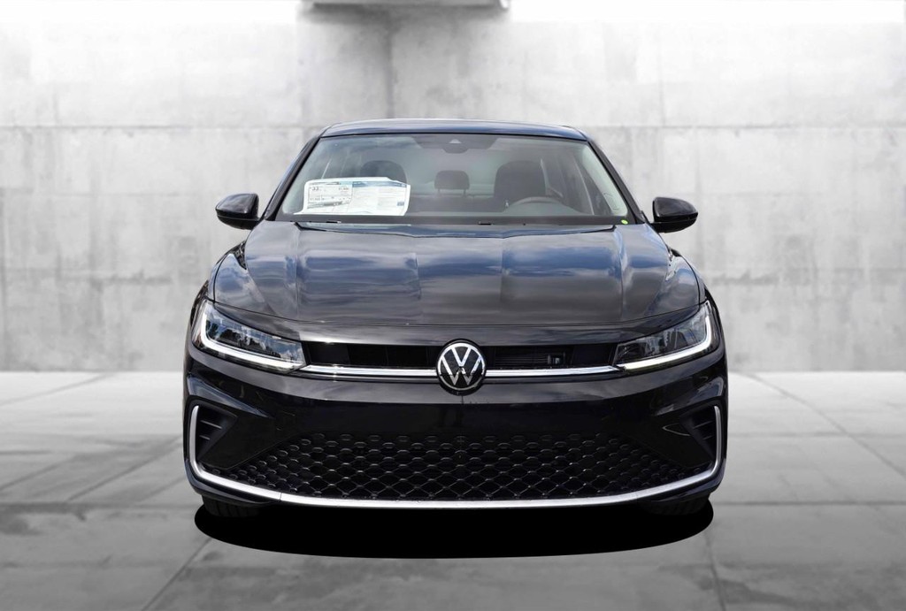 Volkswagen Jetta Vehicle Full-screen Gallery Image 4