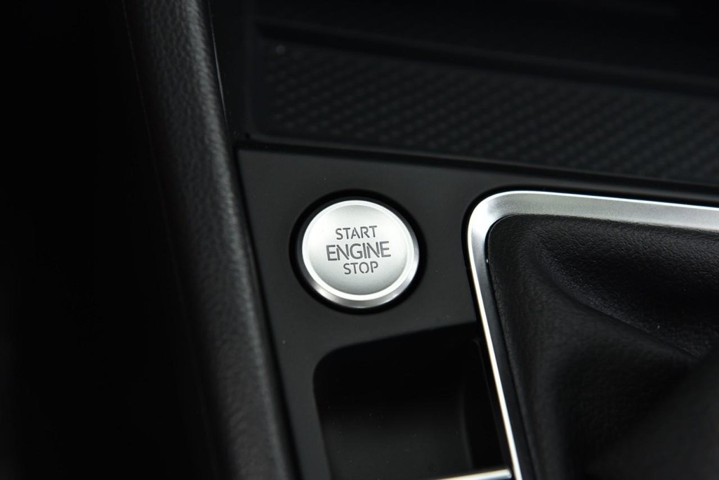 Volkswagen Jetta Vehicle Full-screen Gallery Image 17