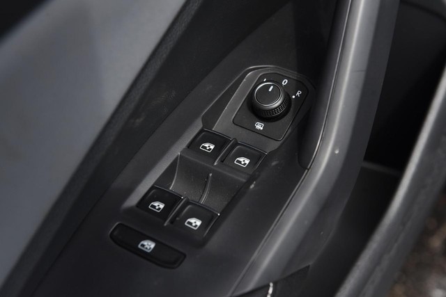 Volkswagen Jetta Vehicle Image 08