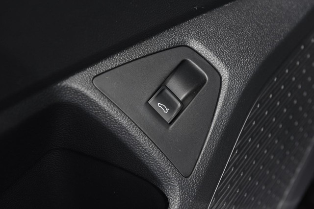 Volkswagen Jetta Vehicle Image 09