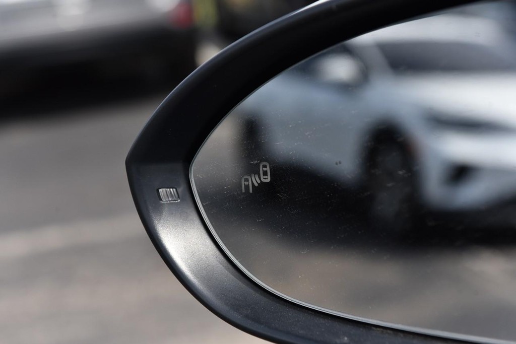 Volkswagen Jetta GLI Vehicle Full-screen Gallery Image 10