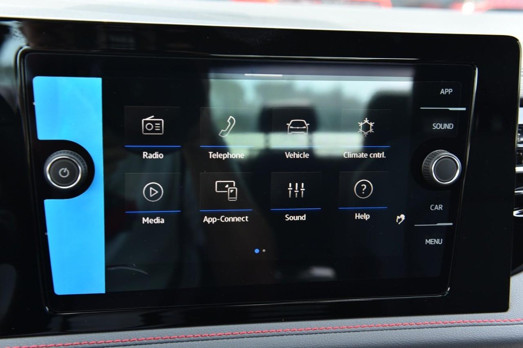 Volkswagen Jetta GLI Vehicle Full-screen Gallery Image 14