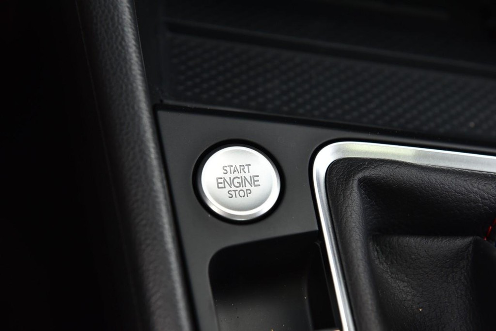 Volkswagen Jetta GLI Vehicle Full-screen Gallery Image 17