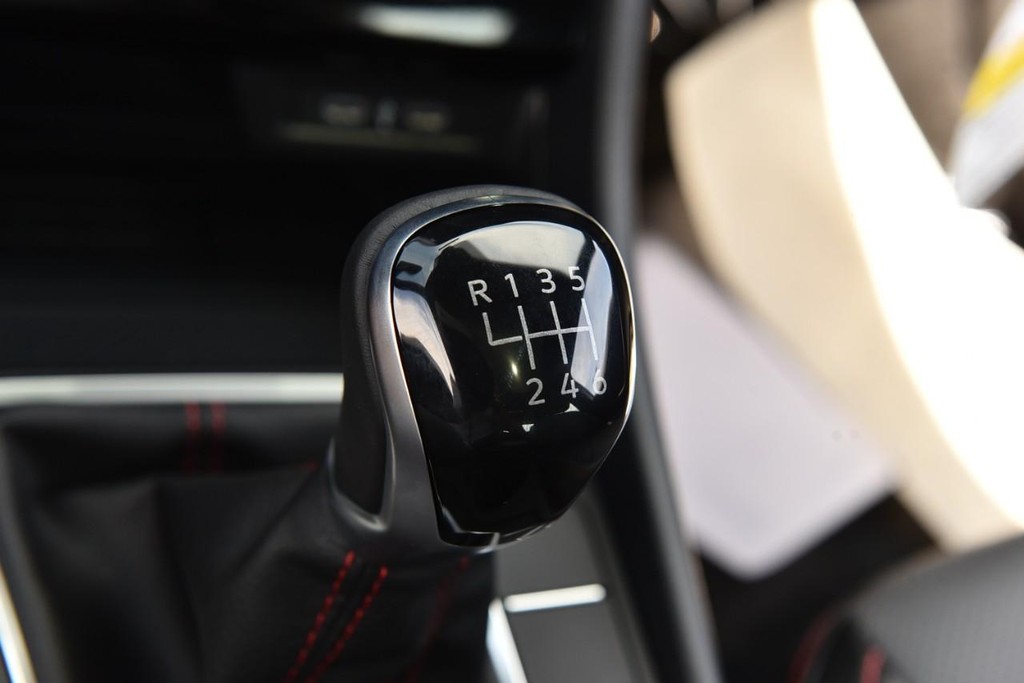 Volkswagen Jetta GLI Vehicle Full-screen Gallery Image 18