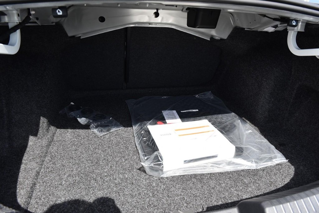 Volkswagen Jetta GLI Vehicle Full-screen Gallery Image 24