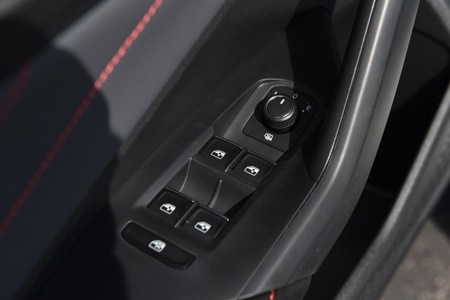 Volkswagen Jetta GLI Vehicle Image 08