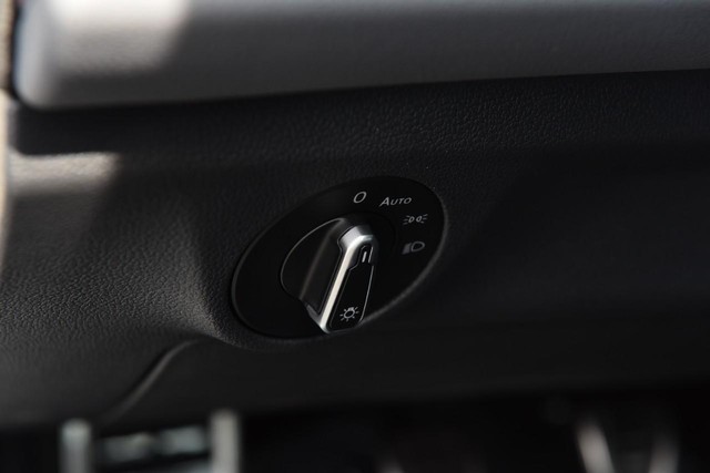 Volkswagen Jetta GLI Vehicle Image 11