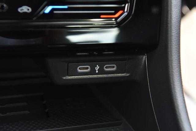 Volkswagen Jetta GLI Vehicle Image 16