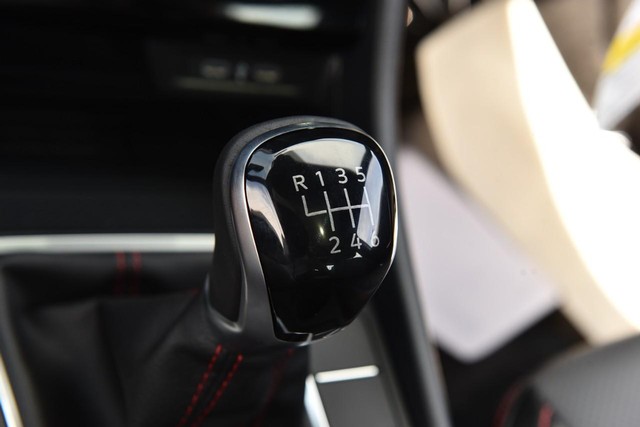Volkswagen Jetta GLI Vehicle Image 18