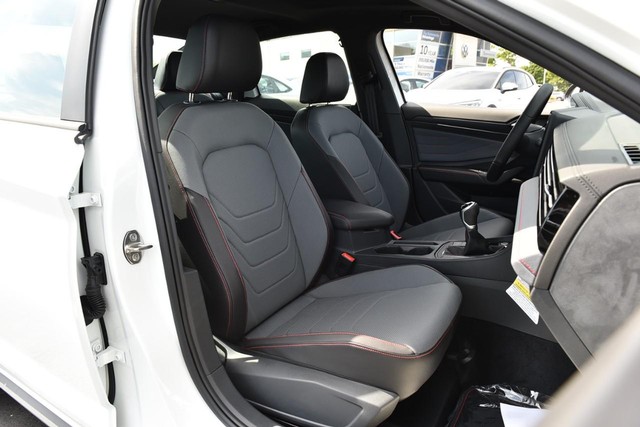 Volkswagen Jetta GLI Vehicle Image 21