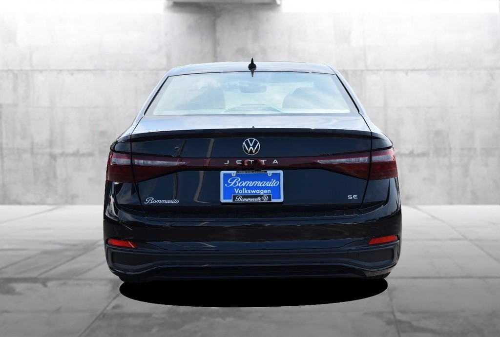 Volkswagen Jetta Vehicle Full-screen Gallery Image 6