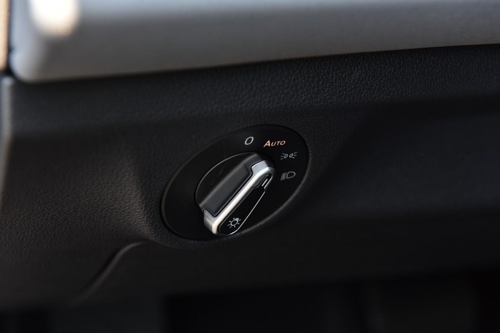 Volkswagen Jetta Vehicle Full-screen Gallery Image 11