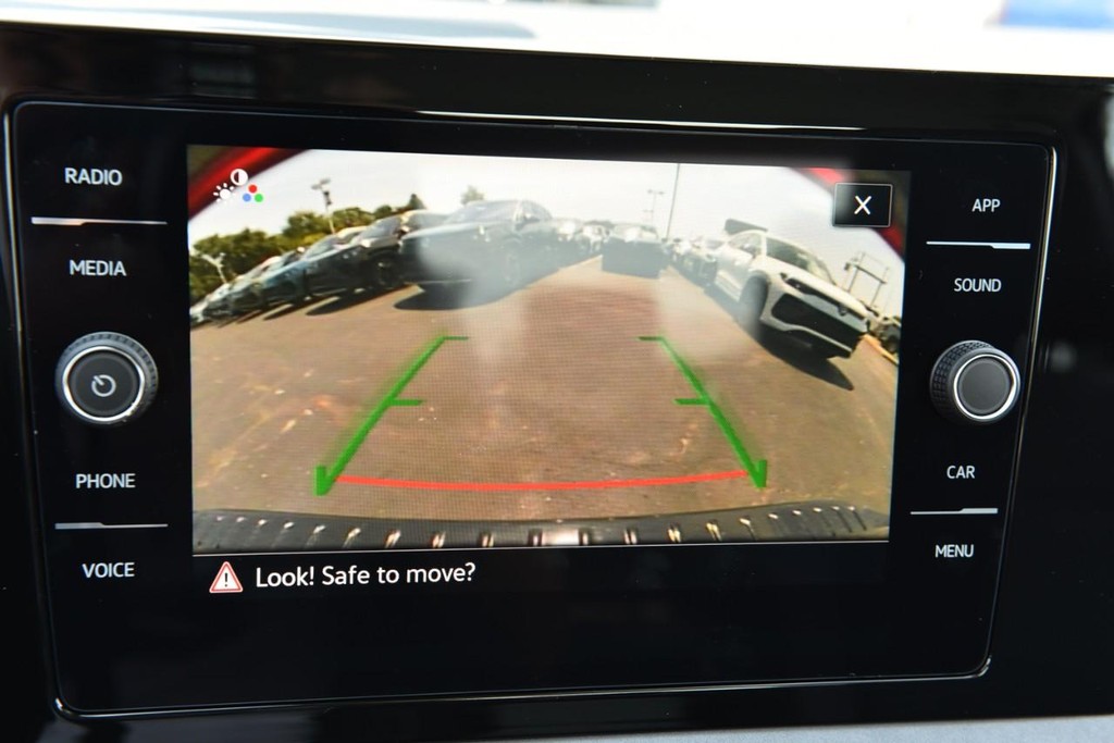 Volkswagen Jetta Vehicle Full-screen Gallery Image 13