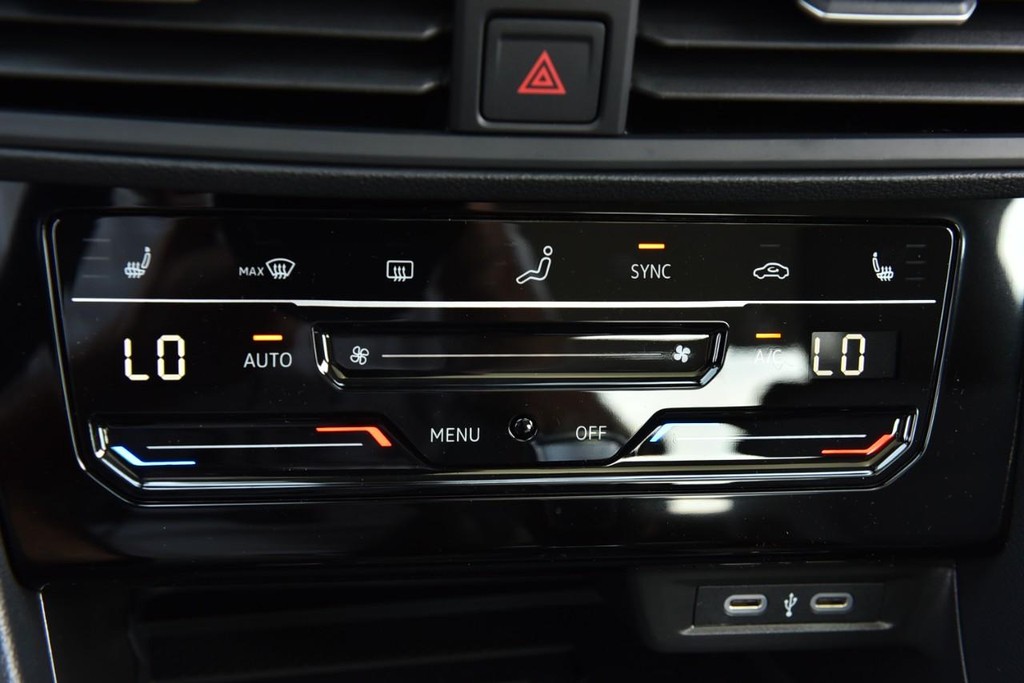Volkswagen Jetta Vehicle Full-screen Gallery Image 15