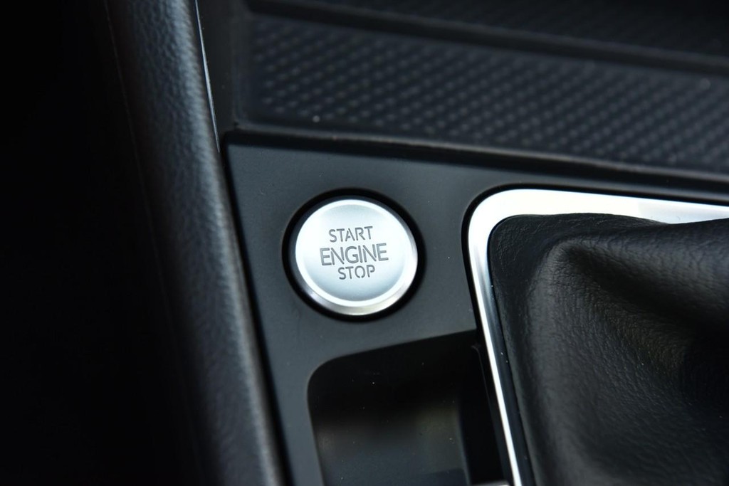 Volkswagen Jetta Vehicle Full-screen Gallery Image 17