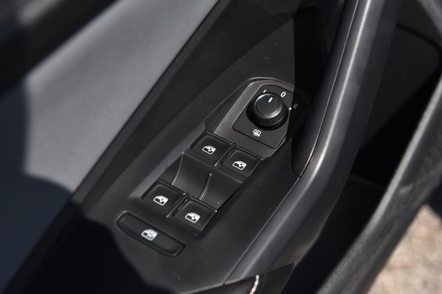 Volkswagen Jetta Vehicle Image 08