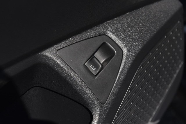 Volkswagen Jetta Vehicle Image 09